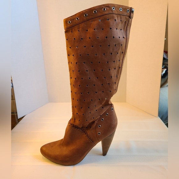 Guess Woman's High Heel Suede Boots, Size: 8.5 - Picture 13 of 16